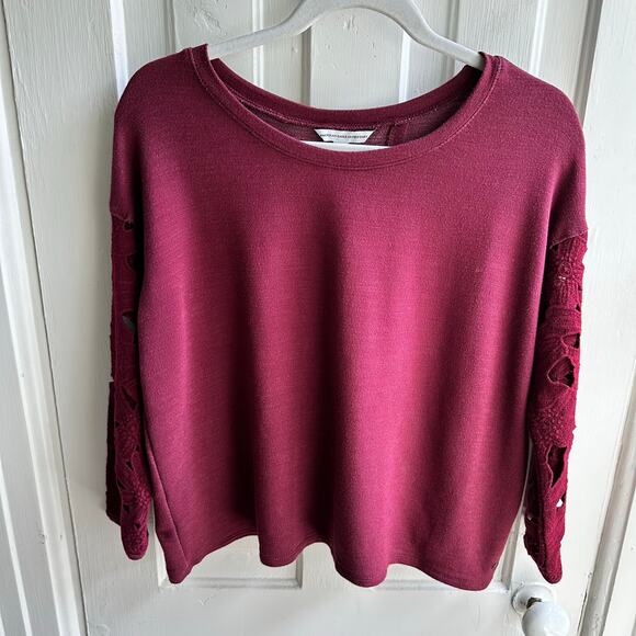 American Eagle Lace Sleeve Slit Back Top NWT - Picture 2 of 10